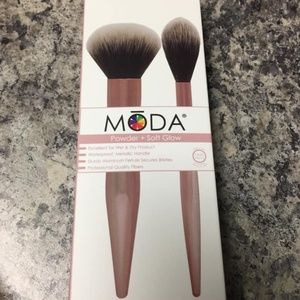 Brand New In Box Moda Brushes